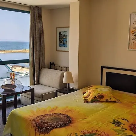 Lejlighed Stunning Private Beachfront With Pool Access